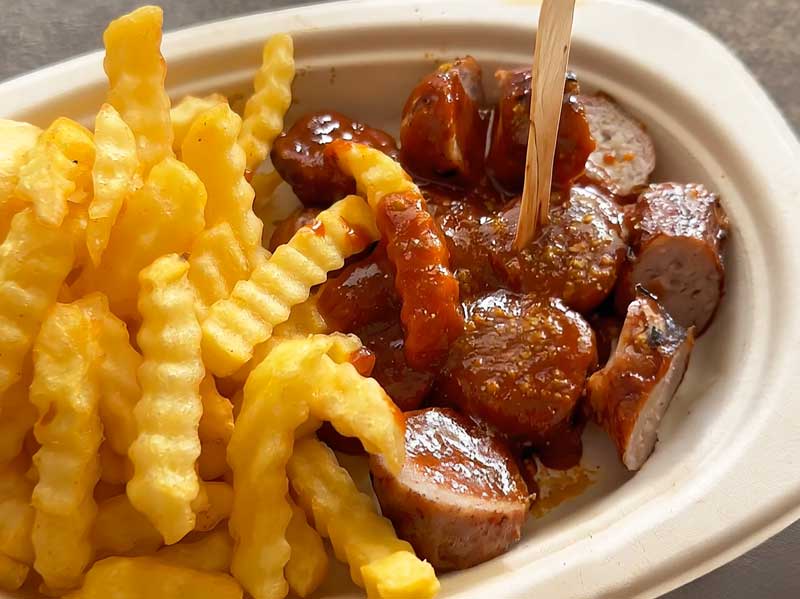 MiNa´s Currywurst mit Pommes Frites